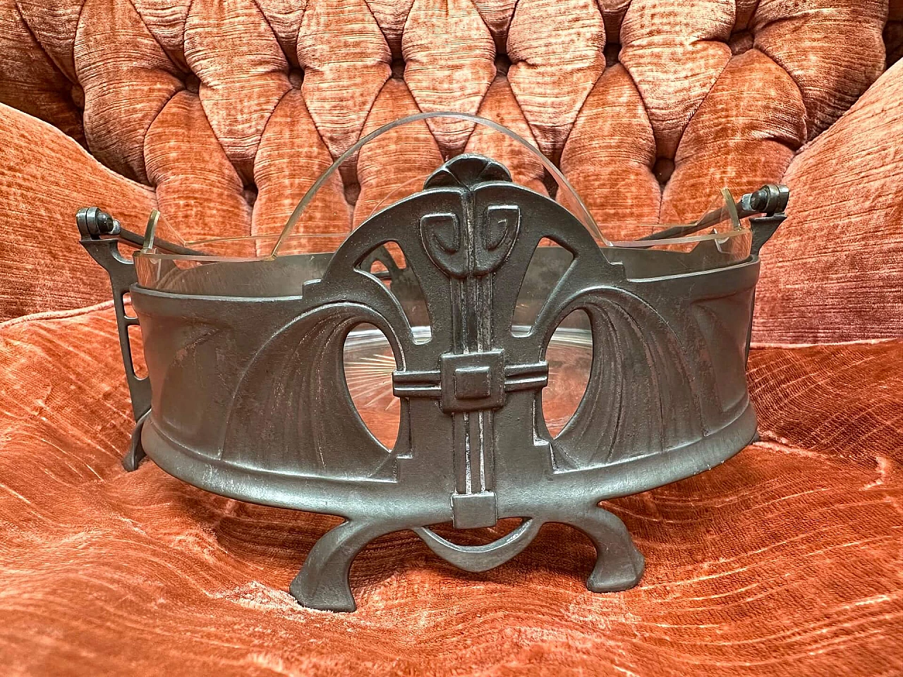 Centrotavola in peltro con vaschetta in cristallo di Juventa, inizio '900 1