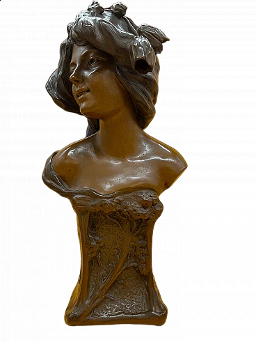 Busto in terracotta patinata in bronzo di fanciulla con decori e fiori, inizio '900