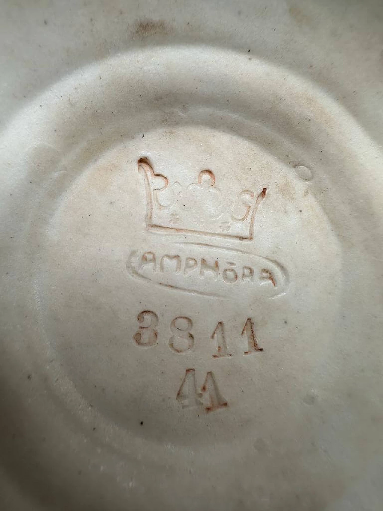 Vaso in porcellana con piume di pavone in rilievo di Amphora Bohemian, inizio '900 3