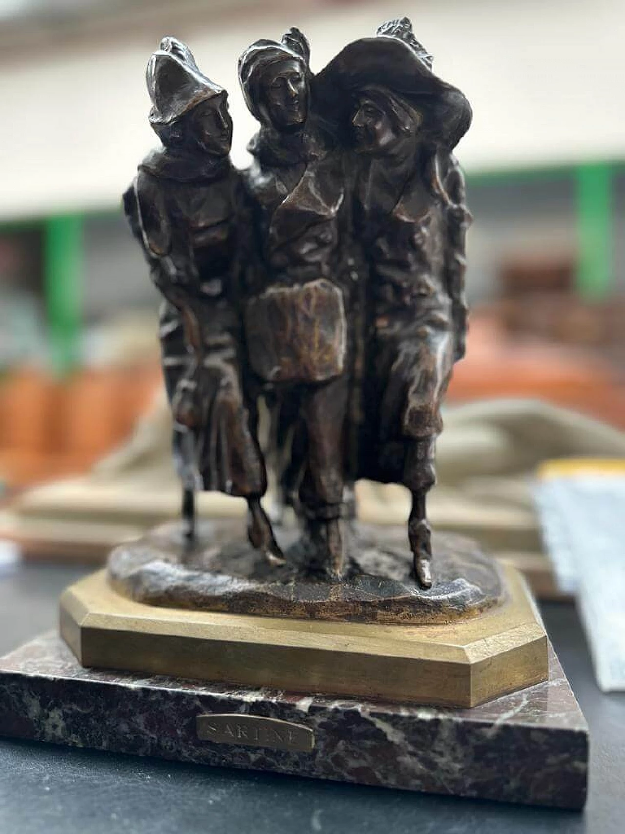 Negri, Tre Sartine, scultura con base in marmo, inizio '900 1
