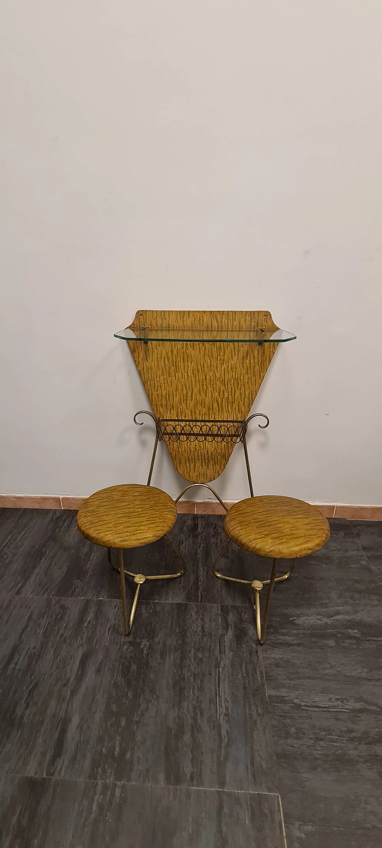 Consolle in ottone, skai e vetro con coppia di sgabelli, anni '70 5