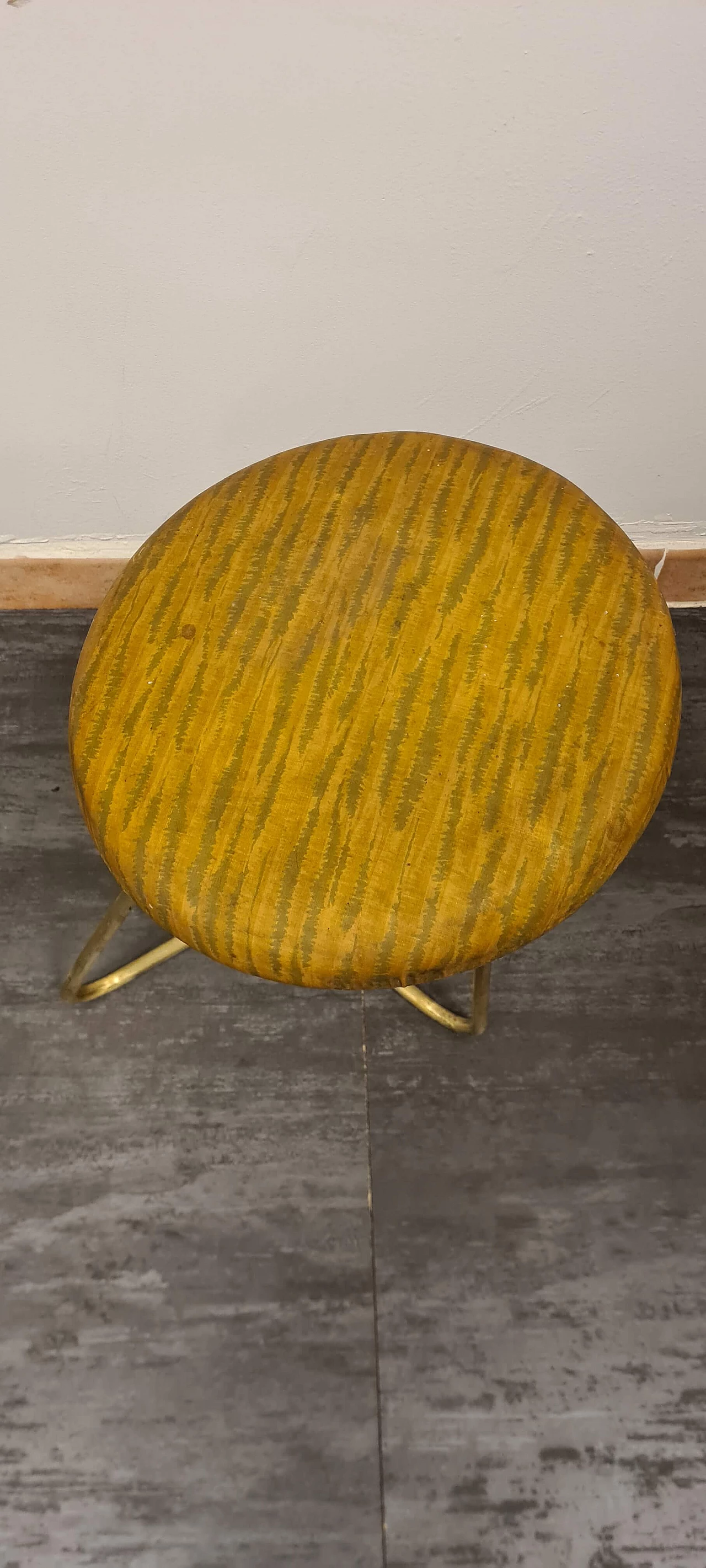 Consolle in ottone, skai e vetro con coppia di sgabelli, anni '70 7