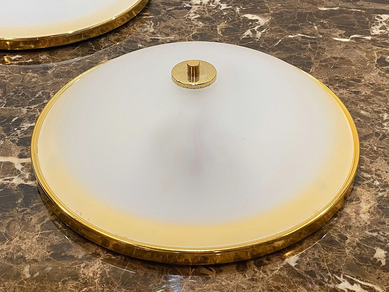 3 Plafoniere in ottone e vetro satinato, anni '80 1