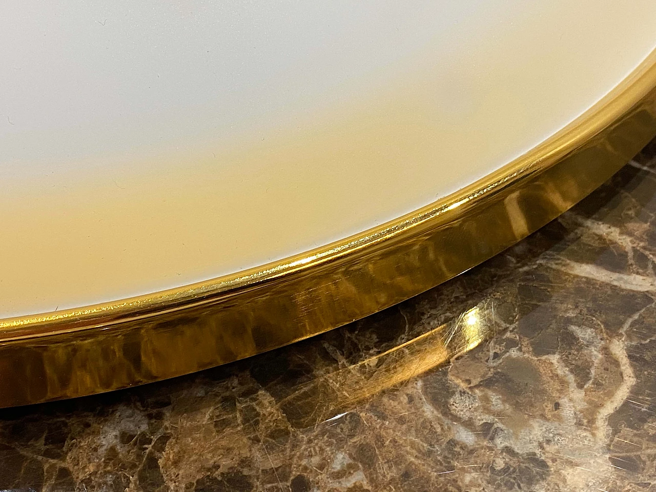 3 Plafoniere in ottone e vetro satinato, anni '80 4