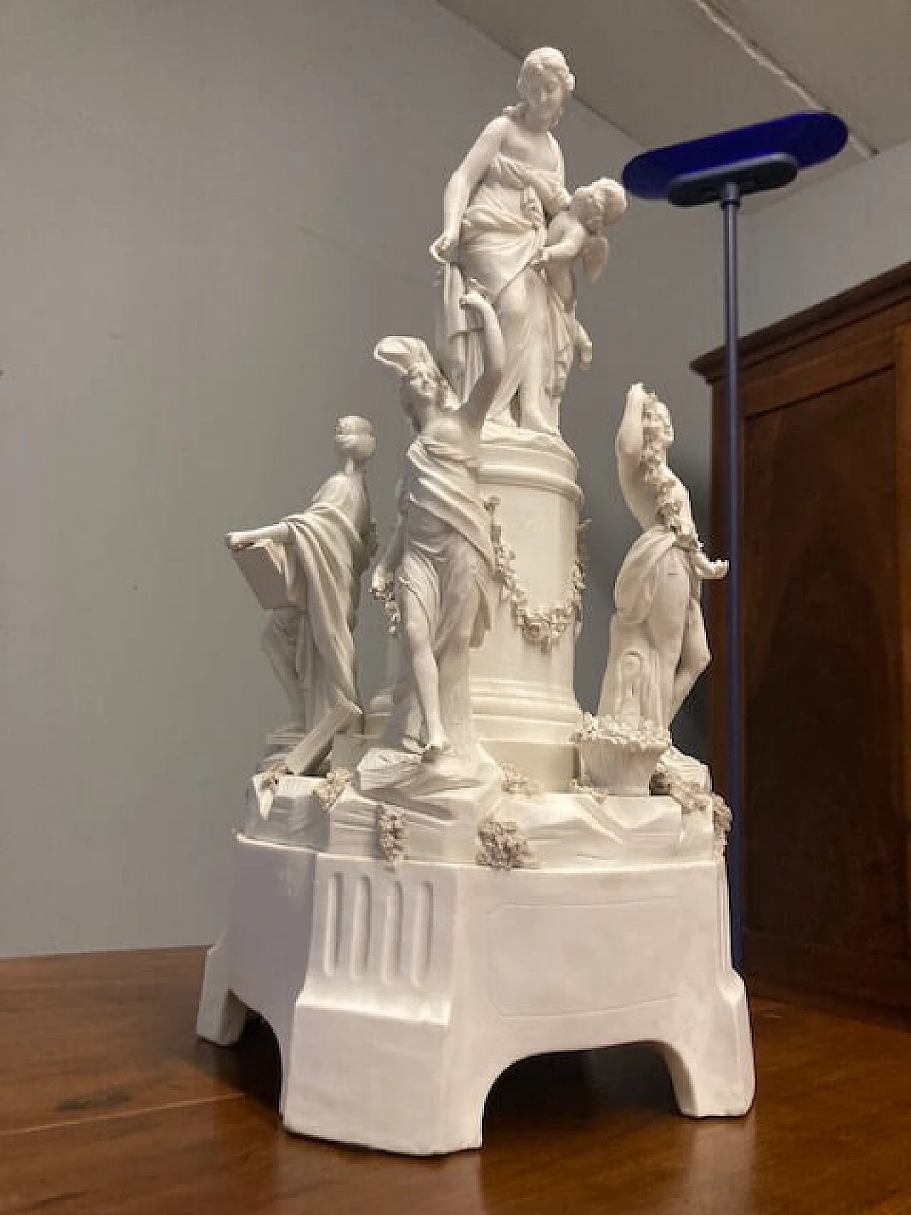 Gruppo scultoreo in porcellana Biscuit di Ginori, metà '800 1