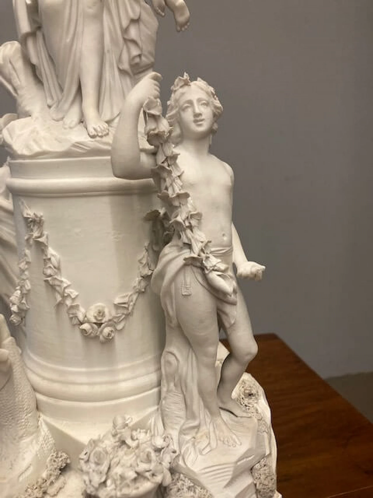 Gruppo scultoreo in porcellana Biscuit di Ginori, metà '800 4