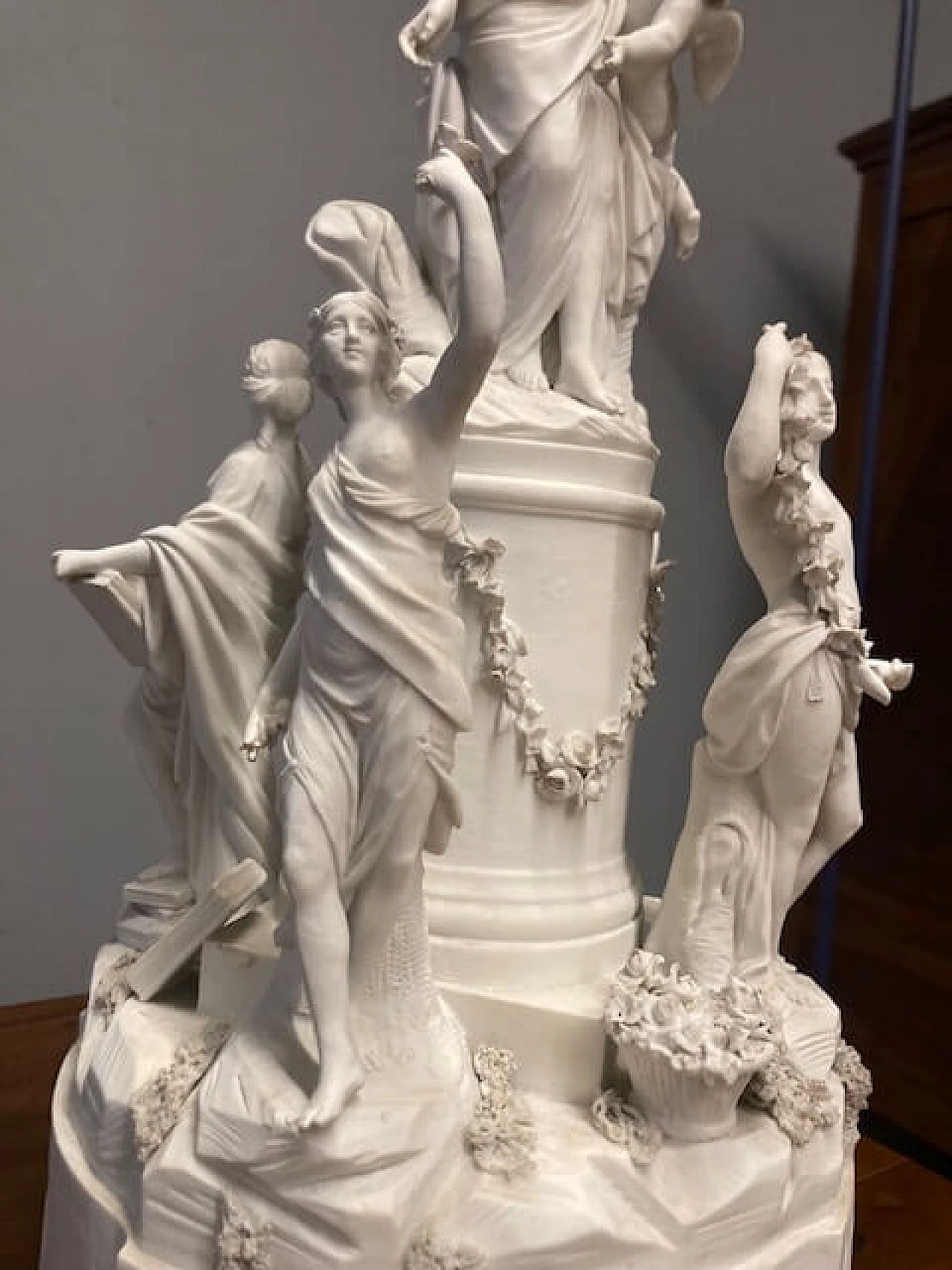 Gruppo scultoreo in porcellana Biscuit di Ginori, metà '800 5