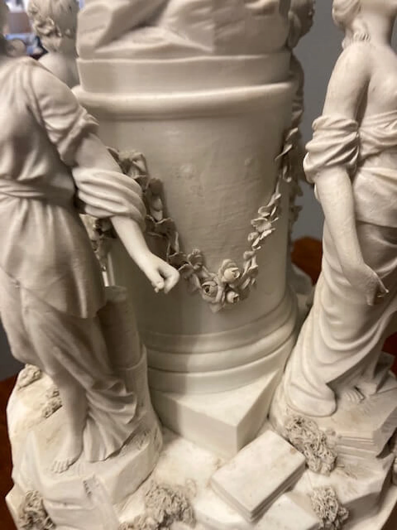 Gruppo scultoreo in porcellana Biscuit di Ginori, metà '800 9