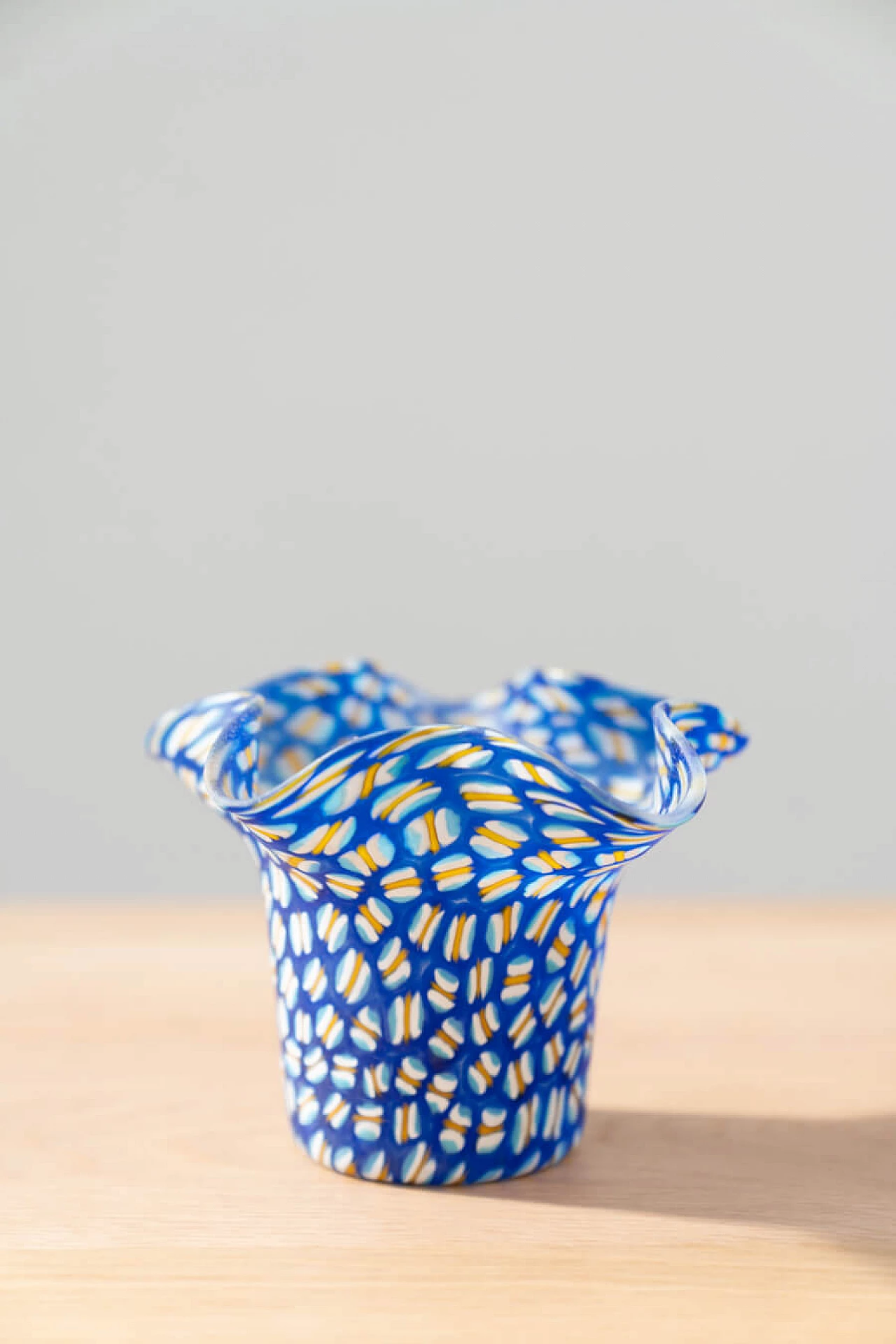 Glasses, bowls and table lamp in hand-painted Murano glass, 90s 1383427