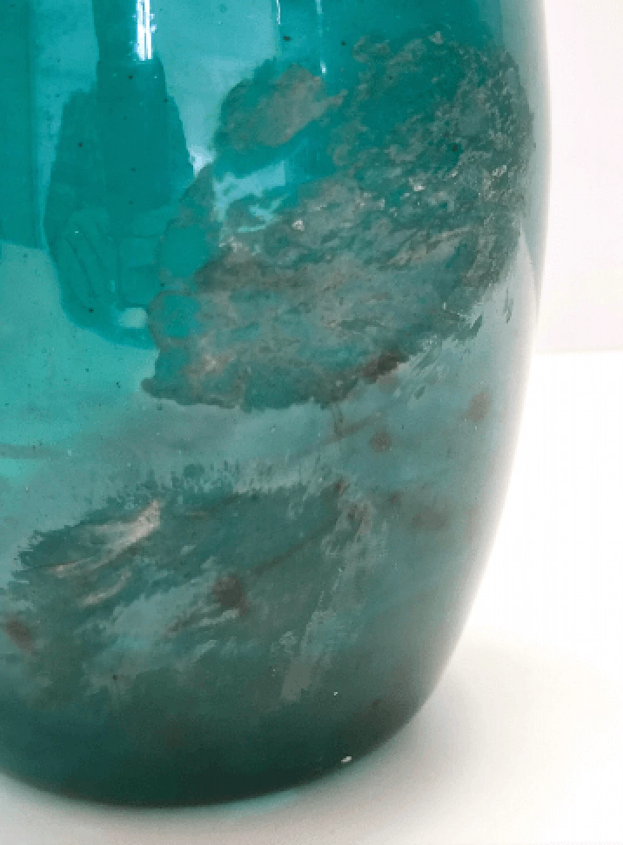 Vaso in vetro scavo attribuito a Seguso, anni '50 9
