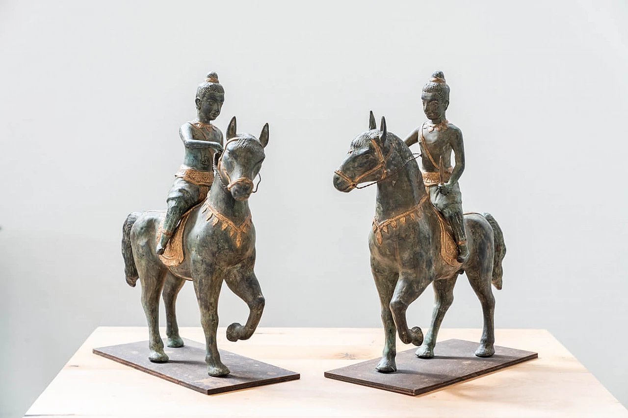 Coppia di sculture di cavalieri in bronzo, anni '30 1