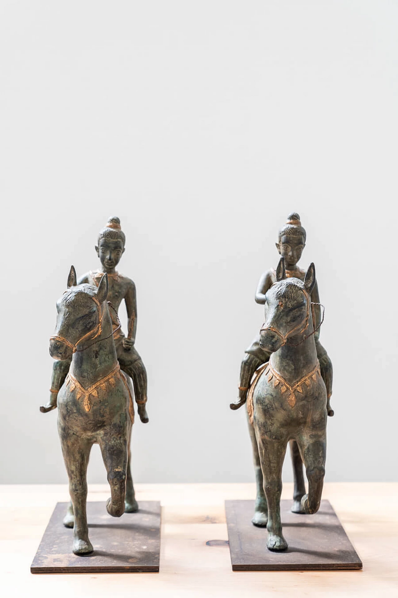 Coppia di sculture di cavalieri in bronzo, anni '30 3