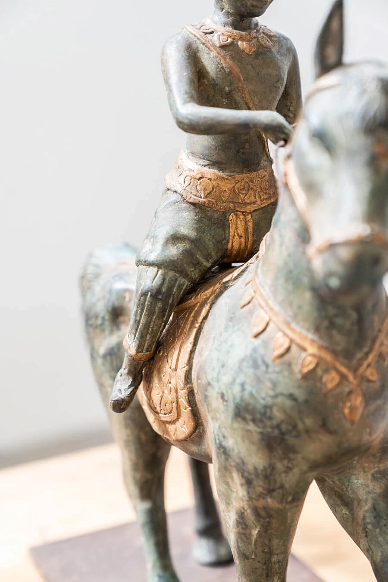 Pair of bronze knight sculptures, 1930s 6