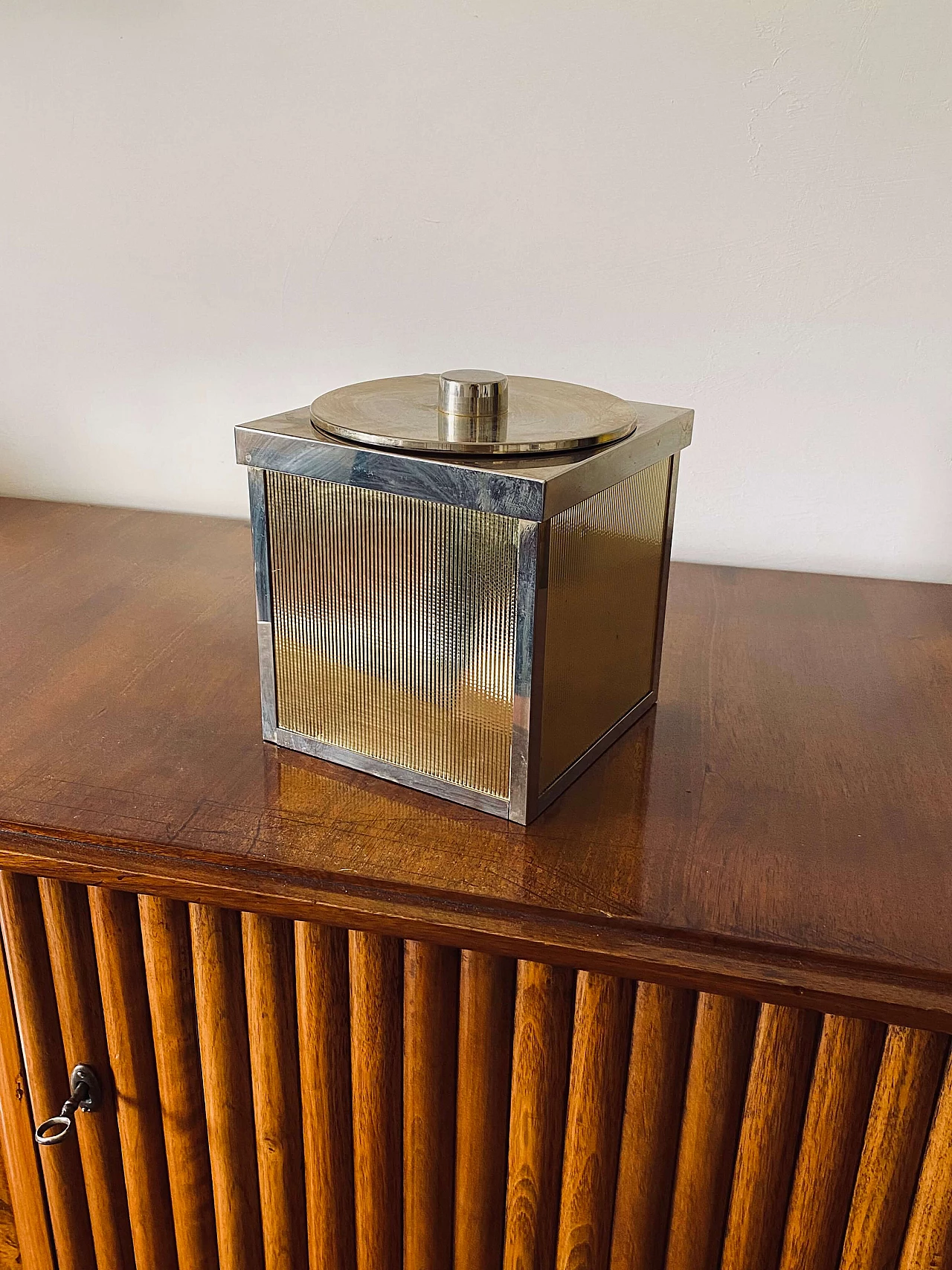 Hollywood Regency ice bucket in gilded metal, 1970s 3