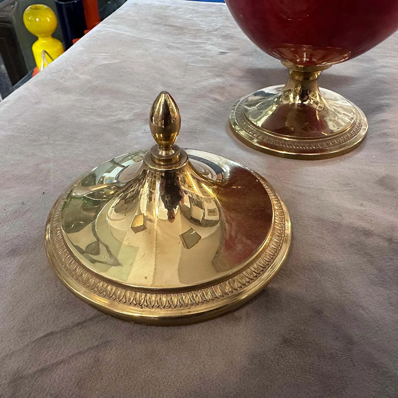 Secchiello per il ghiaccio in ottone e pelle di capra rossa corallo di Aldo Tura, anni '50 3