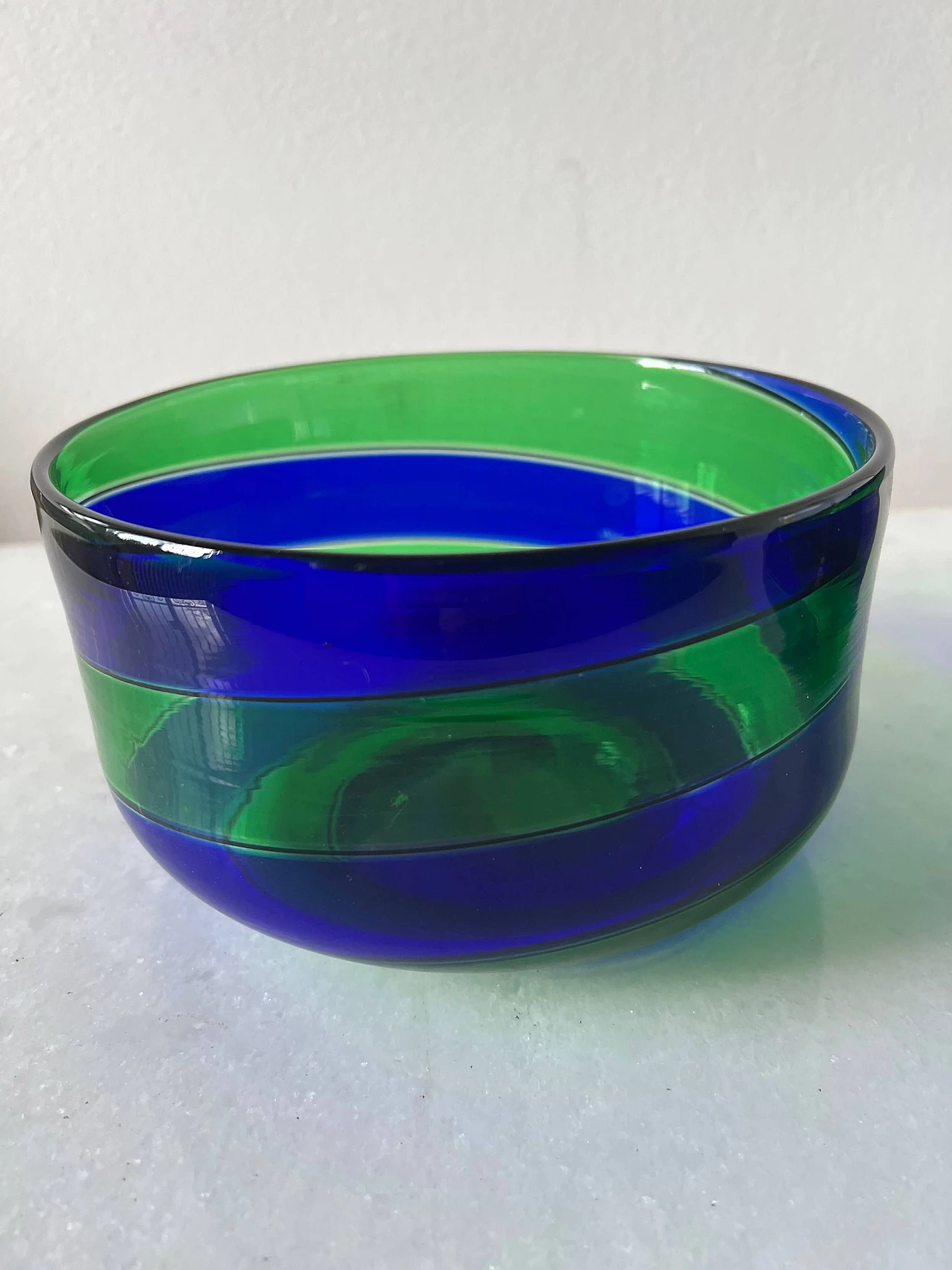 Pair of blue and green glass bowls by Fulvio Bianconi for Venini, 1990s 2