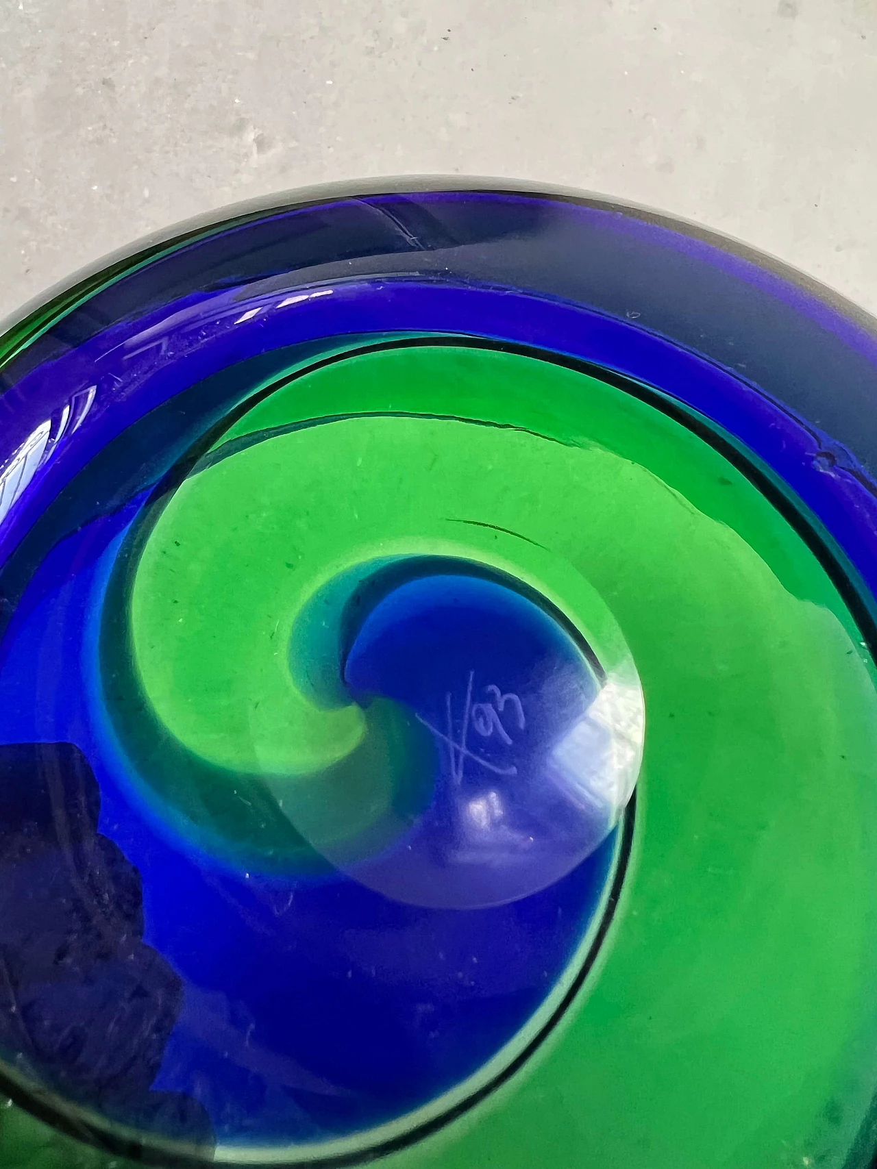 Pair of blue and green glass bowls by Fulvio Bianconi for Venini, 1990s 5