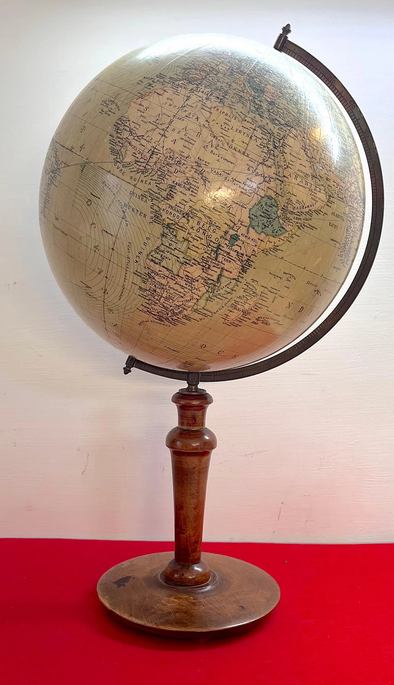 Wood and papier-mâché globe by Dr. Neuse for Jordglob, early 20th century 1
