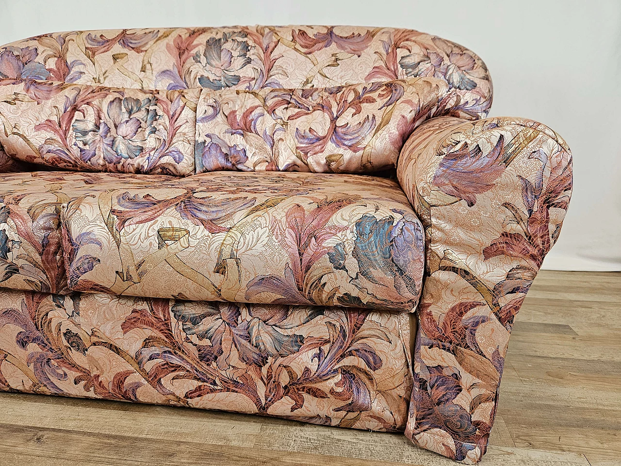 Floral two-seater sofa, 1970s 7