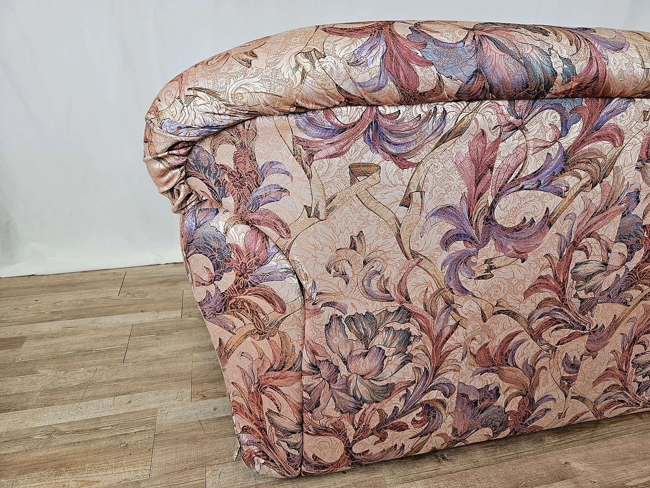 Floral two-seater sofa, 1970s 15