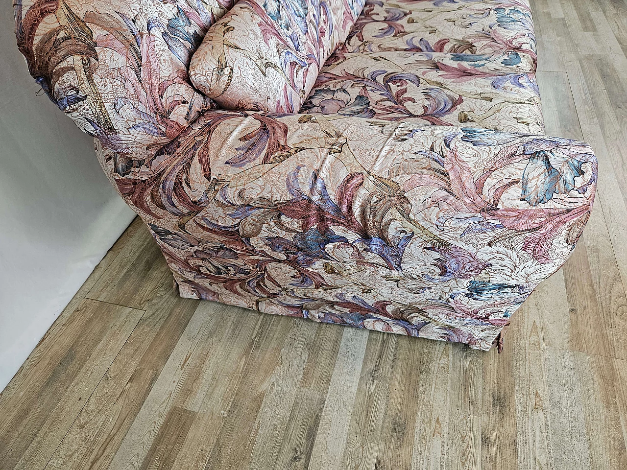 Three-seater sofa in floral pattern, 1970s 3