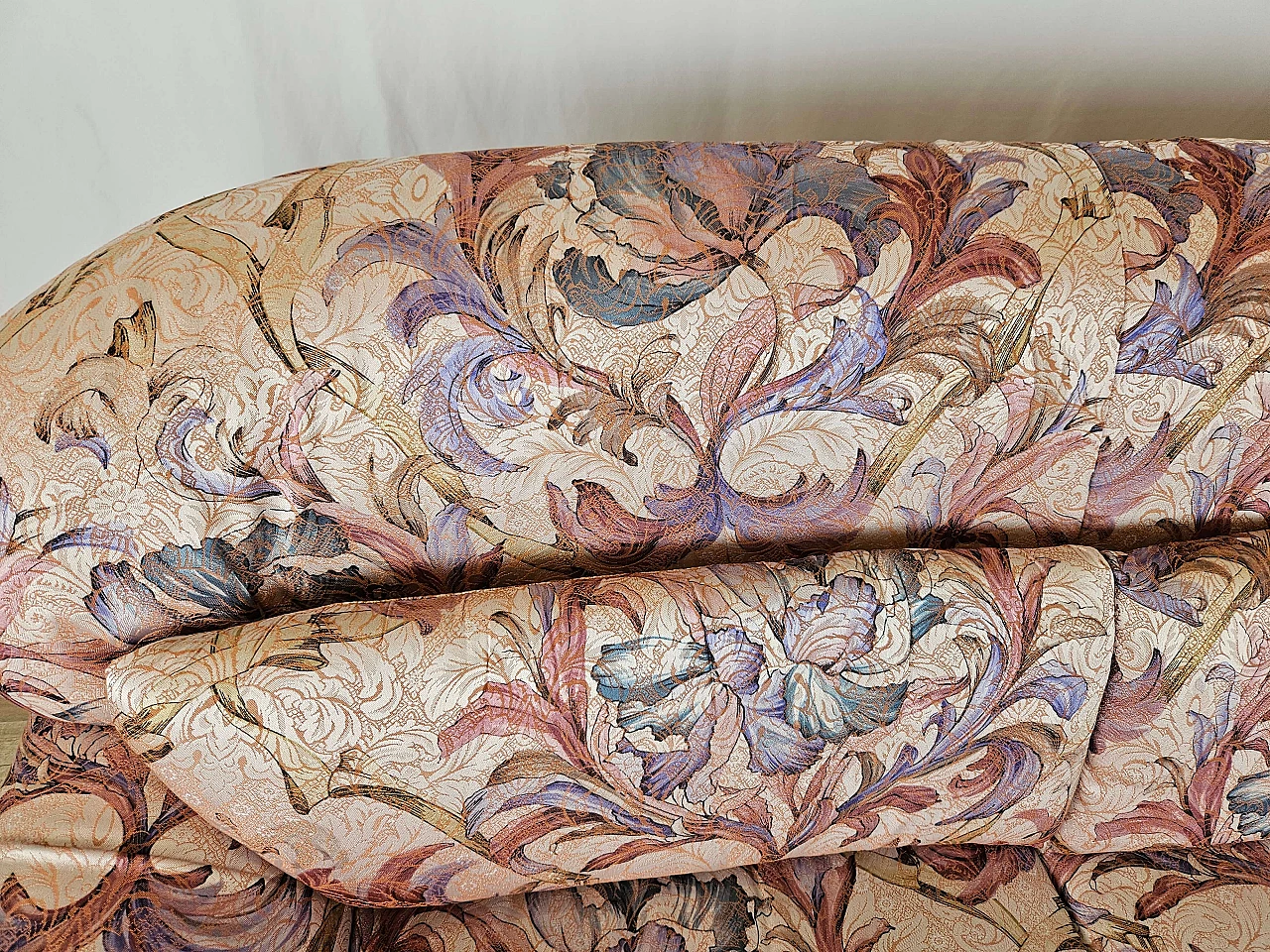 Three-seater sofa in floral pattern, 1970s 9