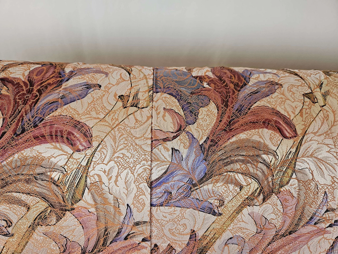 Three-seater sofa in floral pattern, 1970s 10