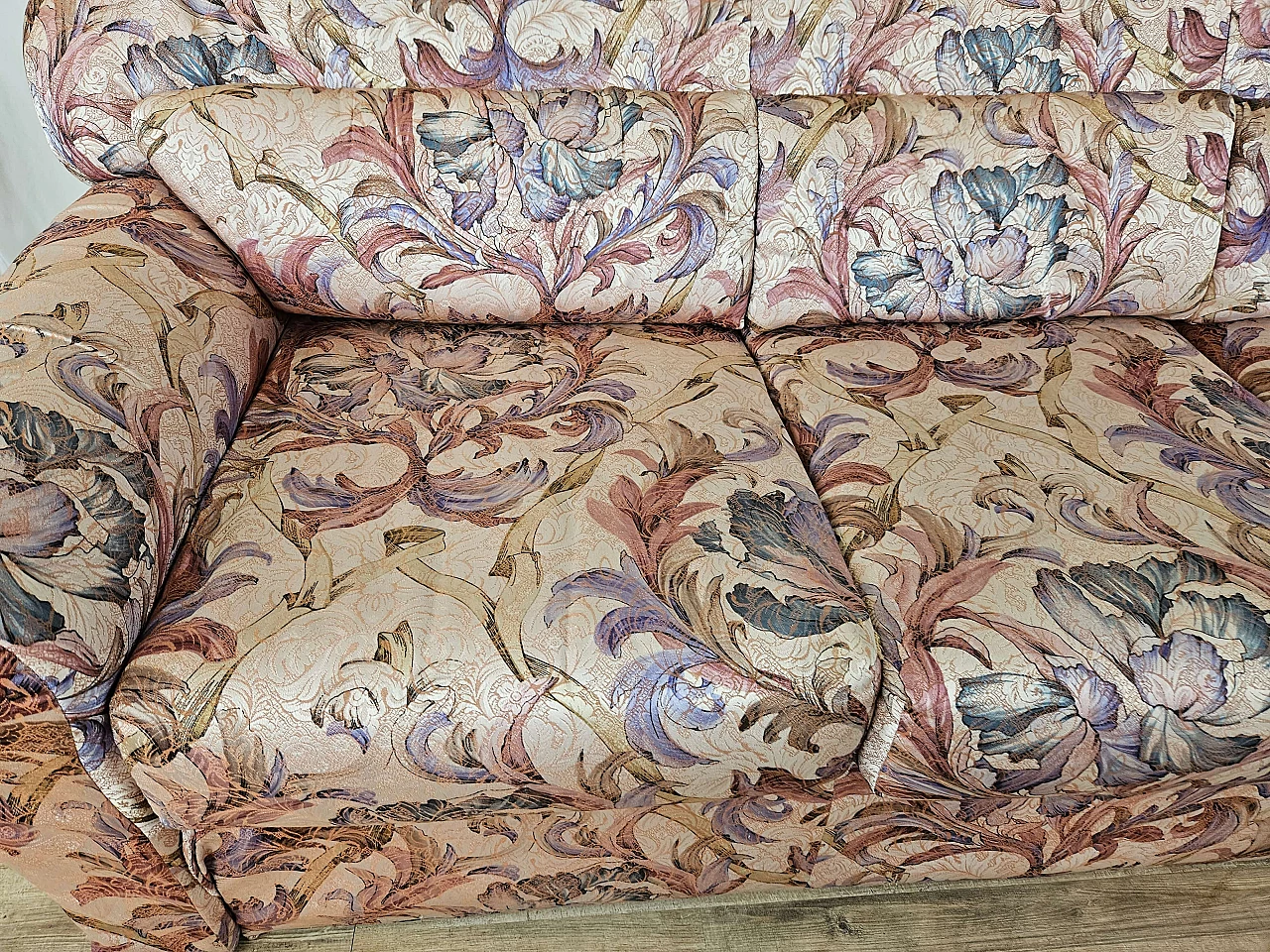 Three-seater sofa in floral pattern, 1970s 11