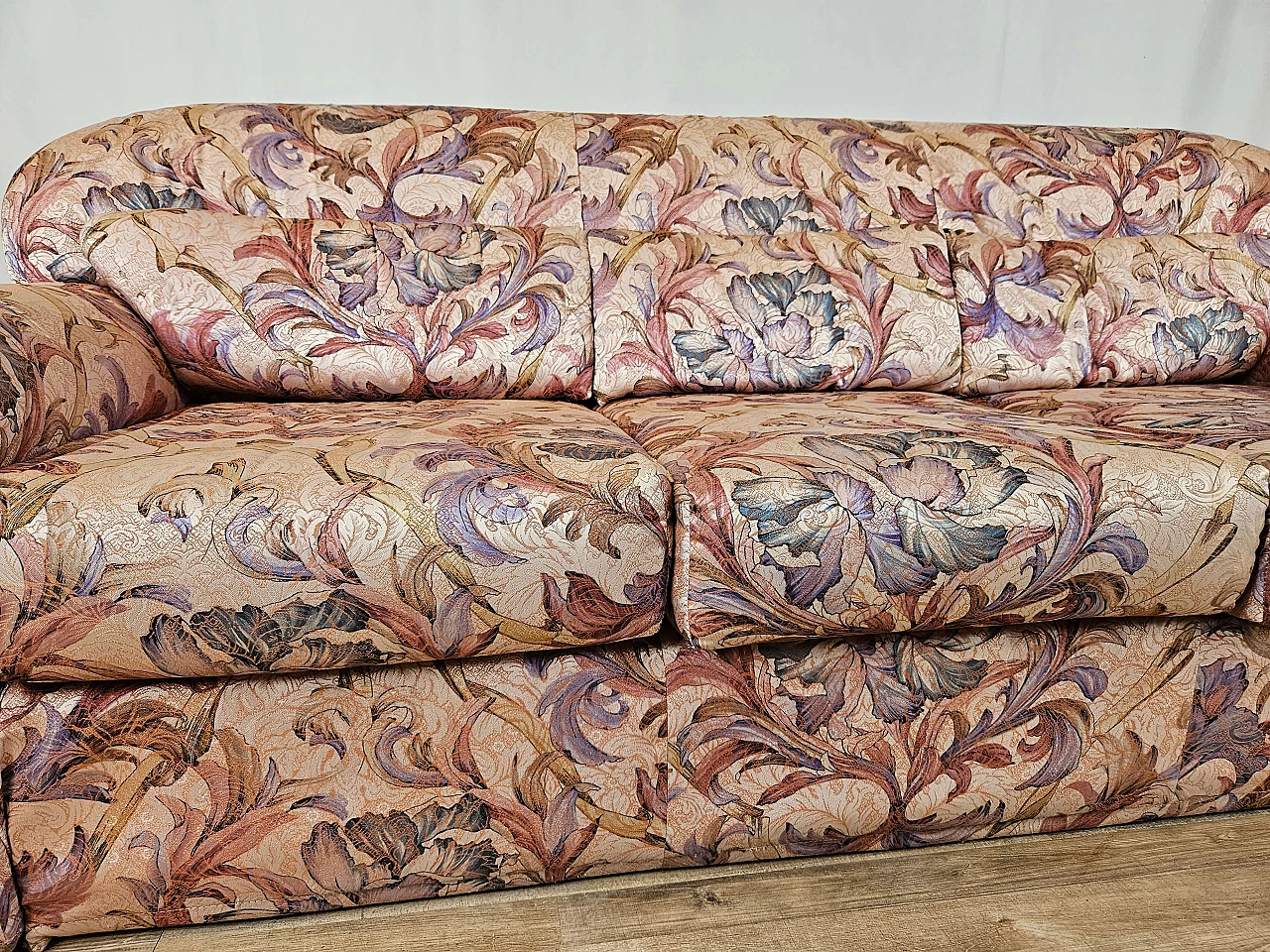 Three-seater sofa in floral pattern, 1970s 12