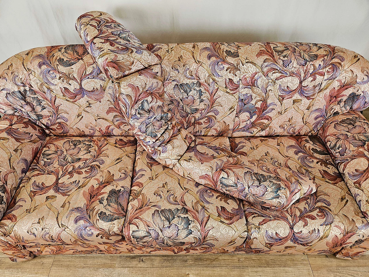 Three-seater sofa in floral pattern, 1970s 16