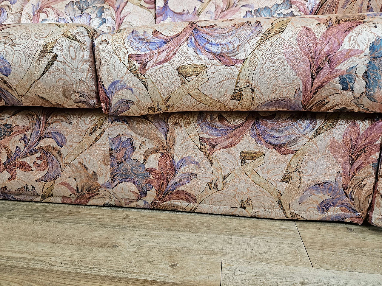 Three-seater sofa in floral pattern, 1970s 22