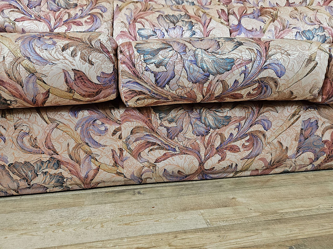 Three-seater sofa in floral pattern, 1970s 23