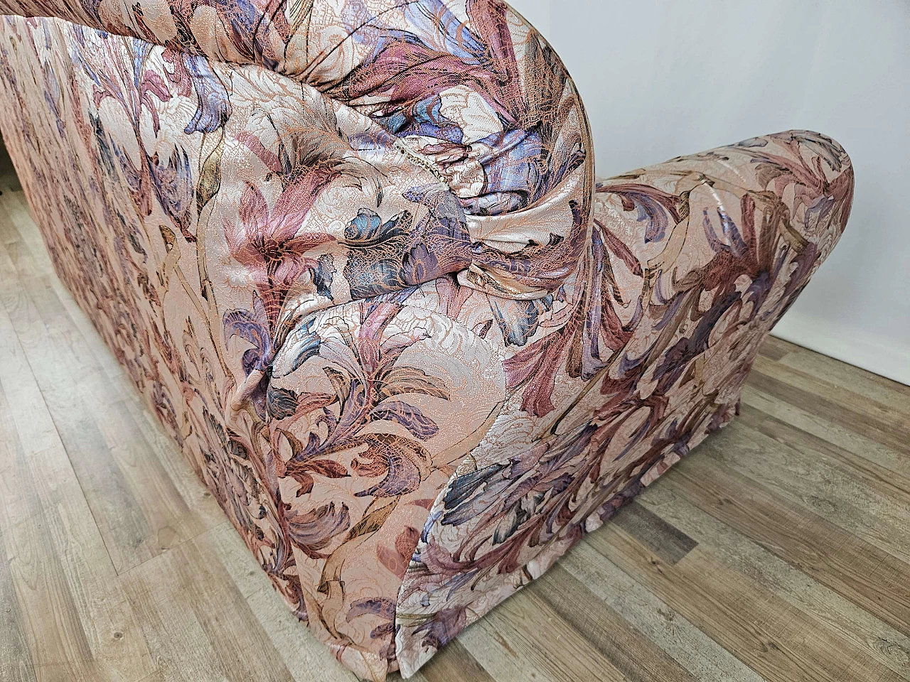 Three-seater sofa in floral pattern, 1970s 28