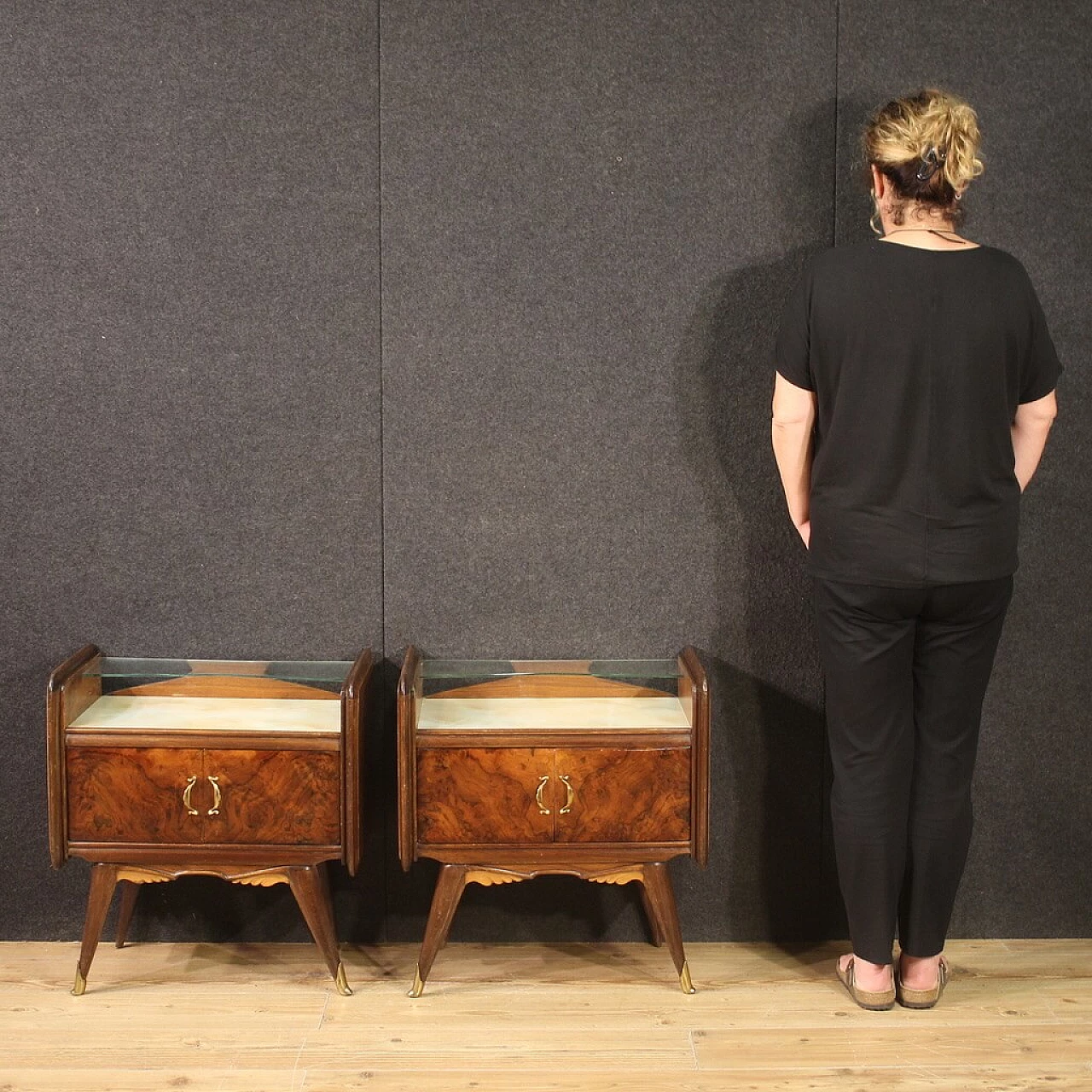 Pair of bedside tables carved and veneered in walnut, briar and fruitwood, 1950s 2
