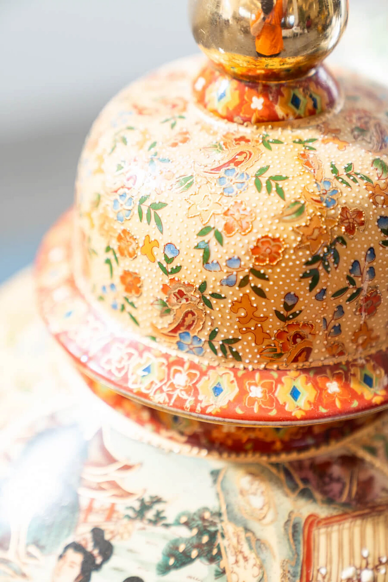Coppia di vasi cinesi in ceramica decorati a mano di Royal Satsuma, anni '60 3