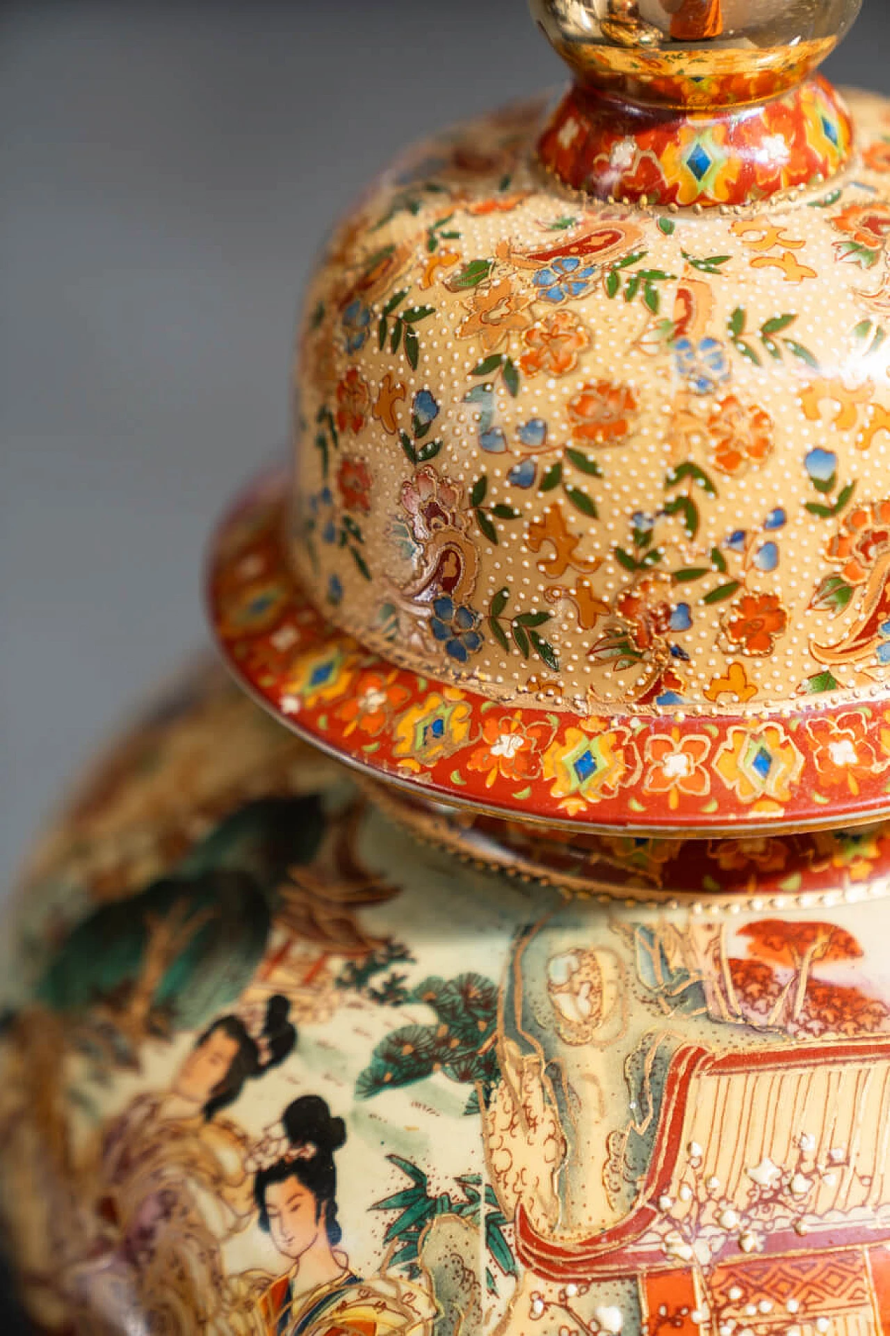 Coppia di vasi cinesi in ceramica decorati a mano di Royal Satsuma, anni '60 6