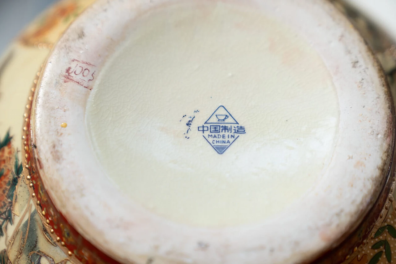 Coppia di vasi cinesi in ceramica decorati a mano di Royal Satsuma, anni '60 9
