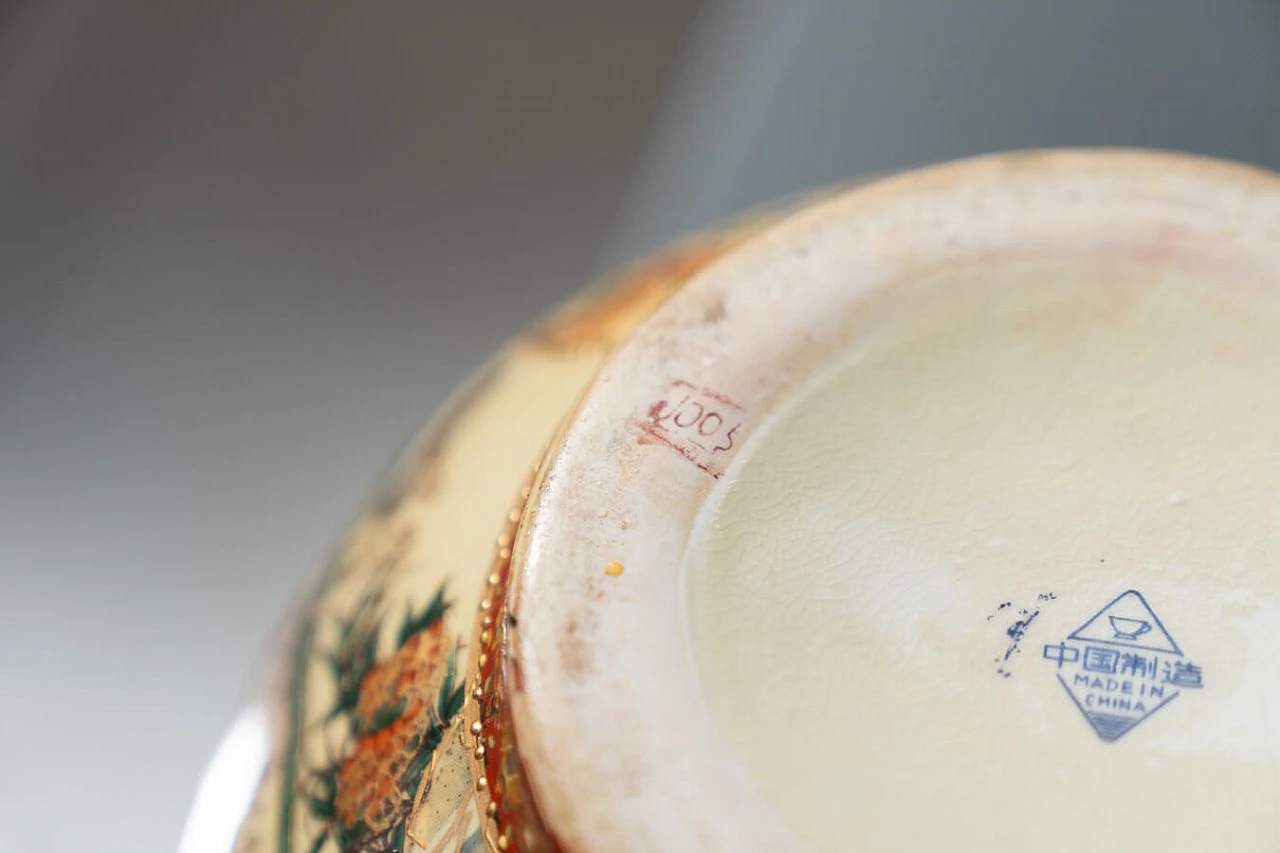 Coppia di vasi cinesi in ceramica decorati a mano di Royal Satsuma, anni '60 10