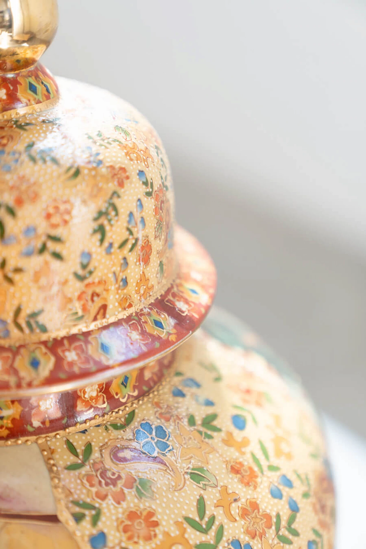 Coppia di vasi cinesi in ceramica decorati a mano di Royal Satsuma, anni '60 14