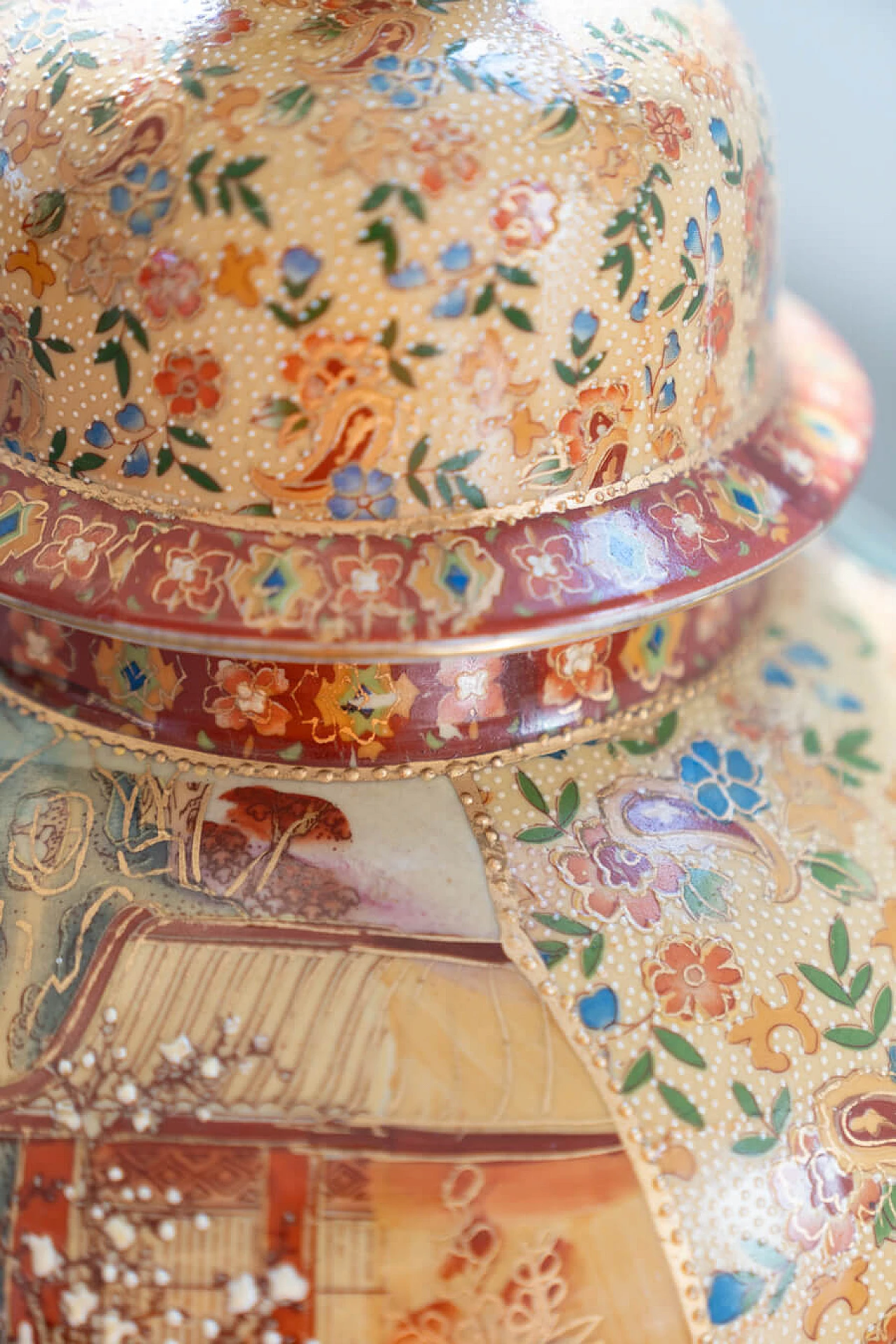 Coppia di vasi cinesi in ceramica decorati a mano di Royal Satsuma, anni '60 15