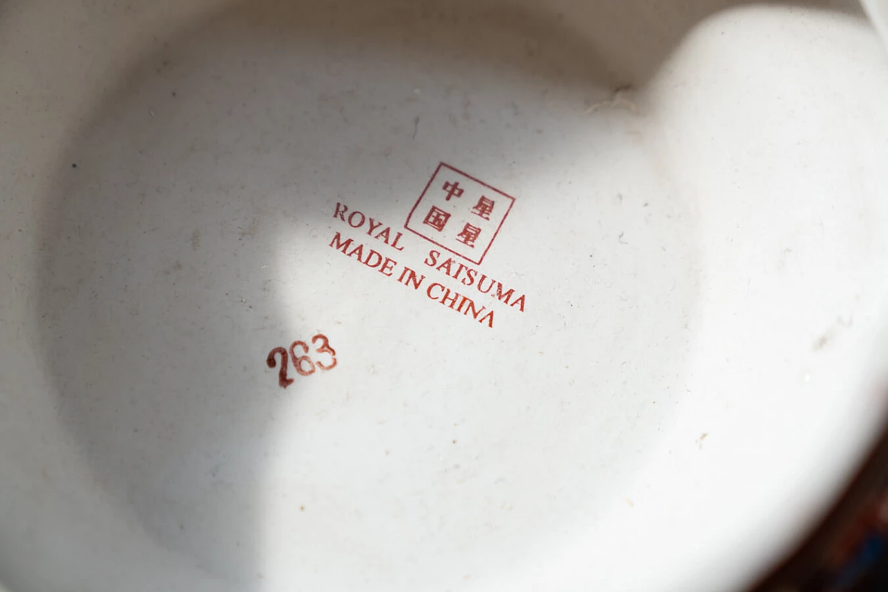 Coppia di vasi cinesi in ceramica decorati a mano di Royal Satsuma, anni '60 19