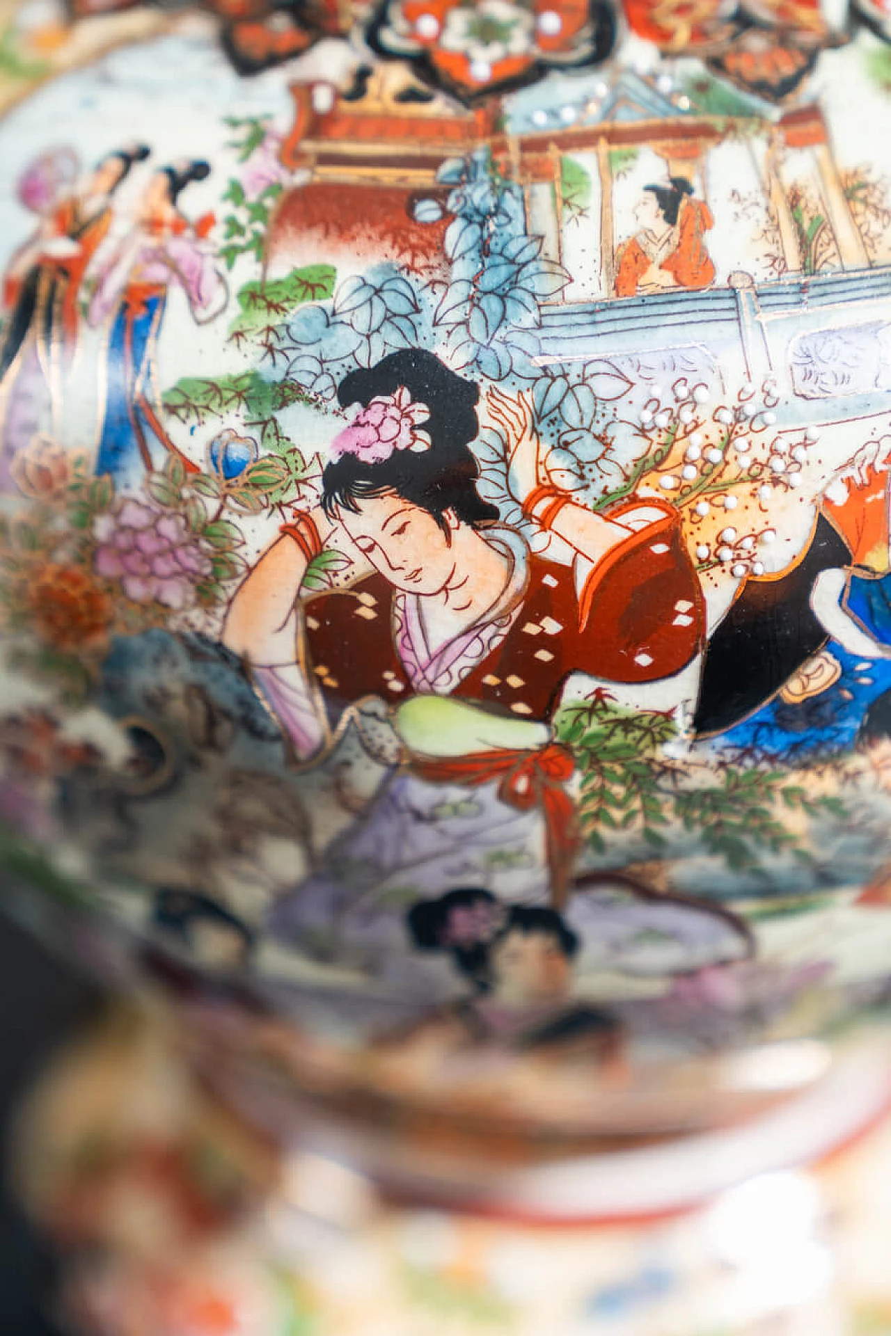 Coppia di vasi cinesi in ceramica decorati a mano di Royal Satsuma, anni '60 27