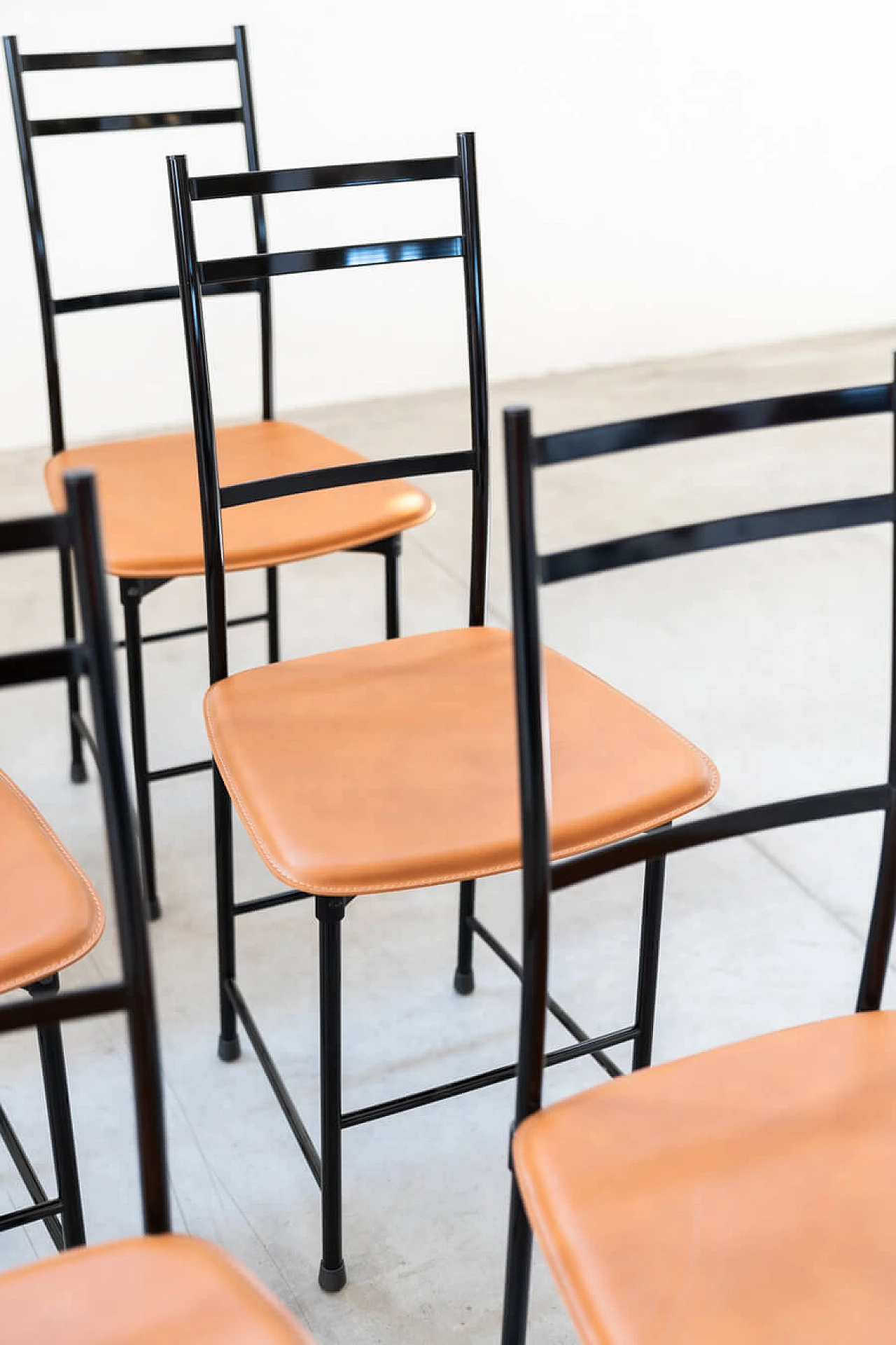6 Chairs in painted anodised aluminium with leather seat by Ycami, 80s 1386281