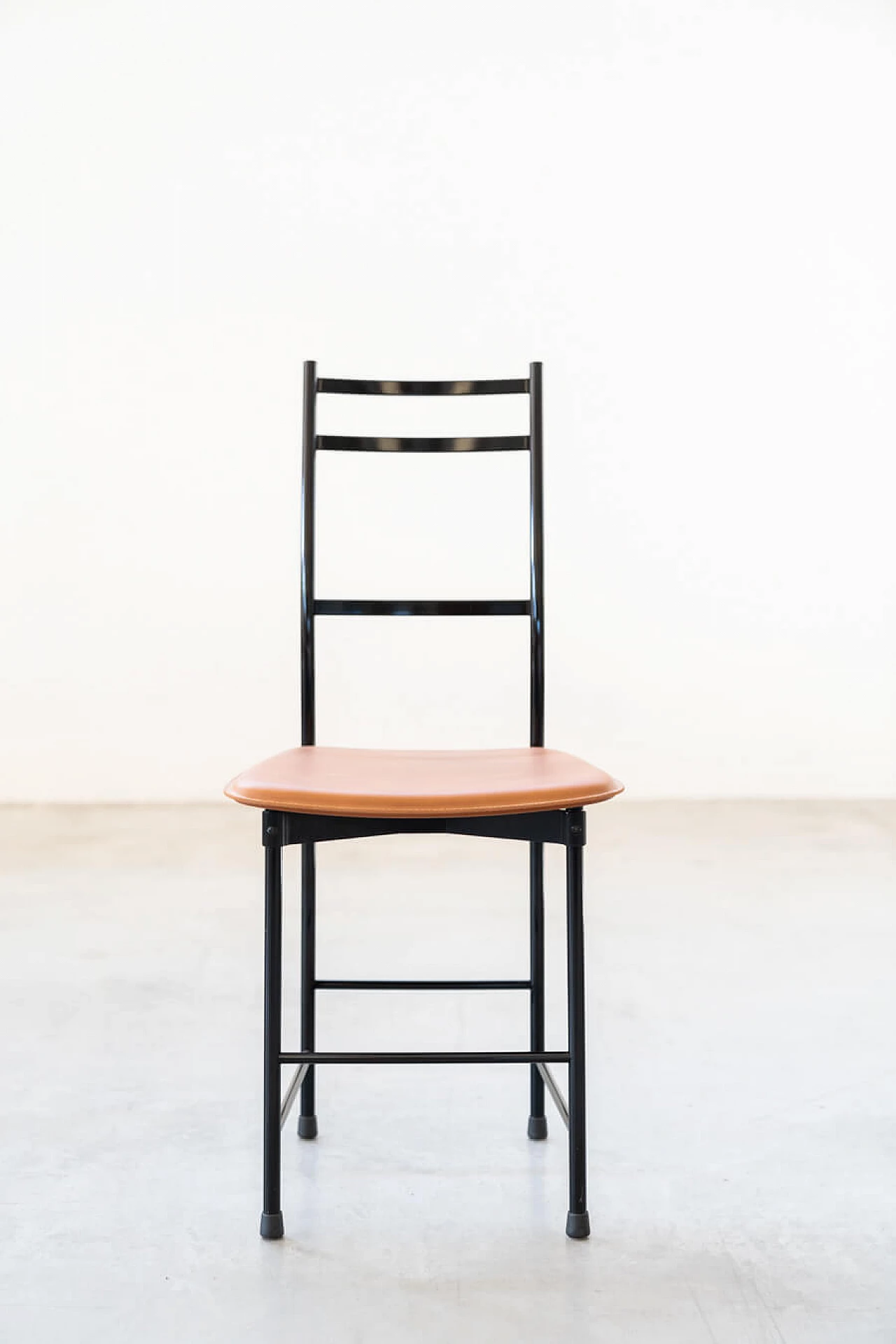 6 Chairs in painted anodised aluminium with leather seat by Ycami, 80s 1386283