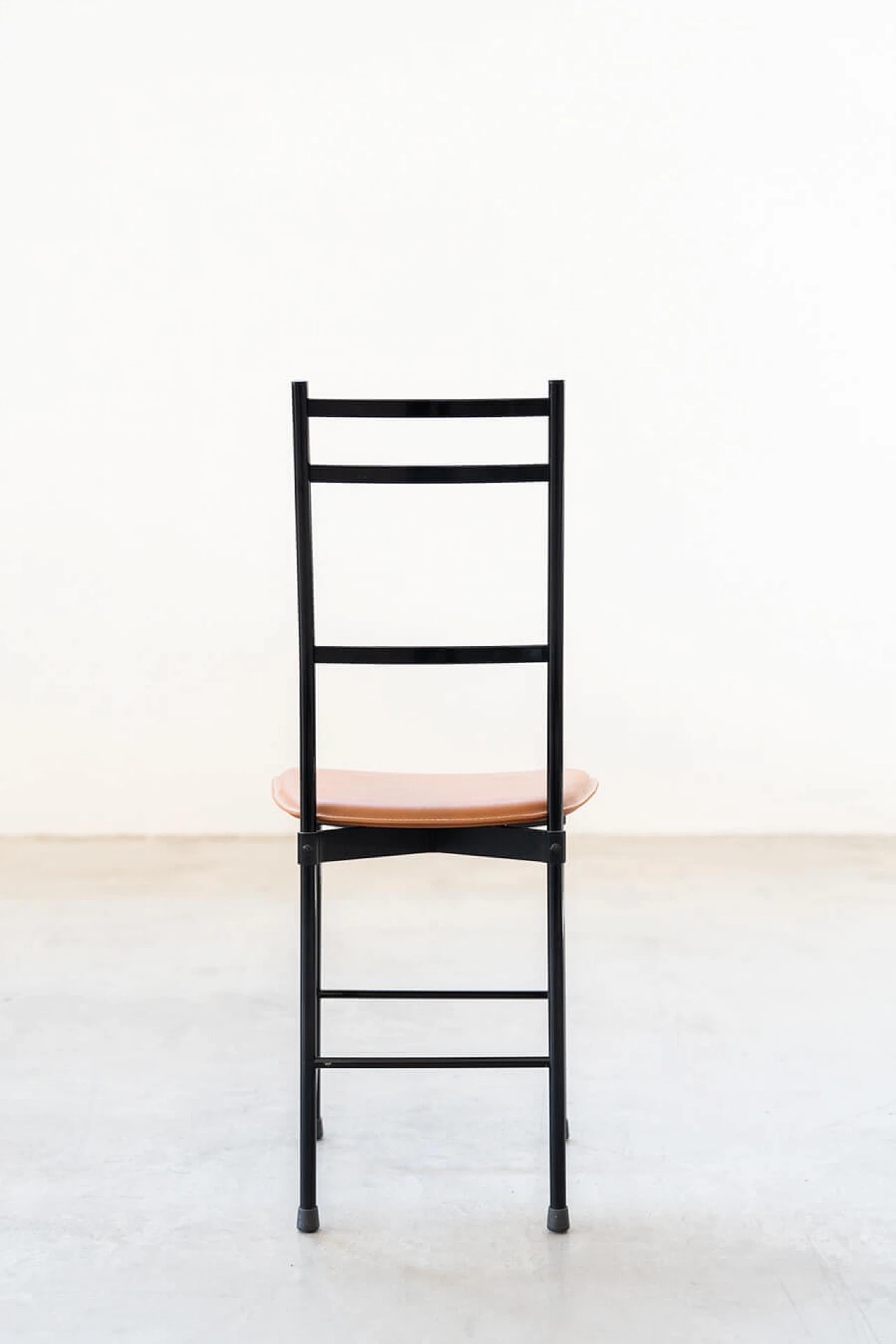 6 Chairs in painted anodised aluminium with leather seat by Ycami, 80s 1386285