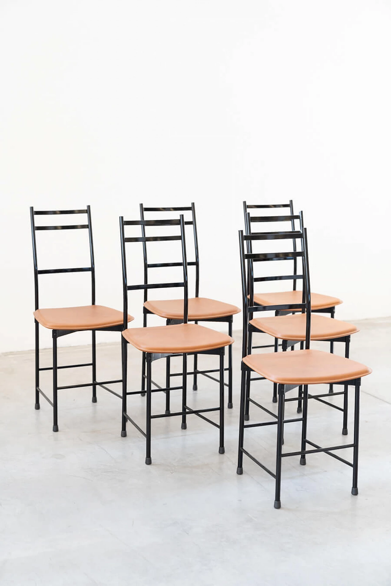 6 Chairs in painted anodised aluminium with leather seat by Ycami, 80s 1386293