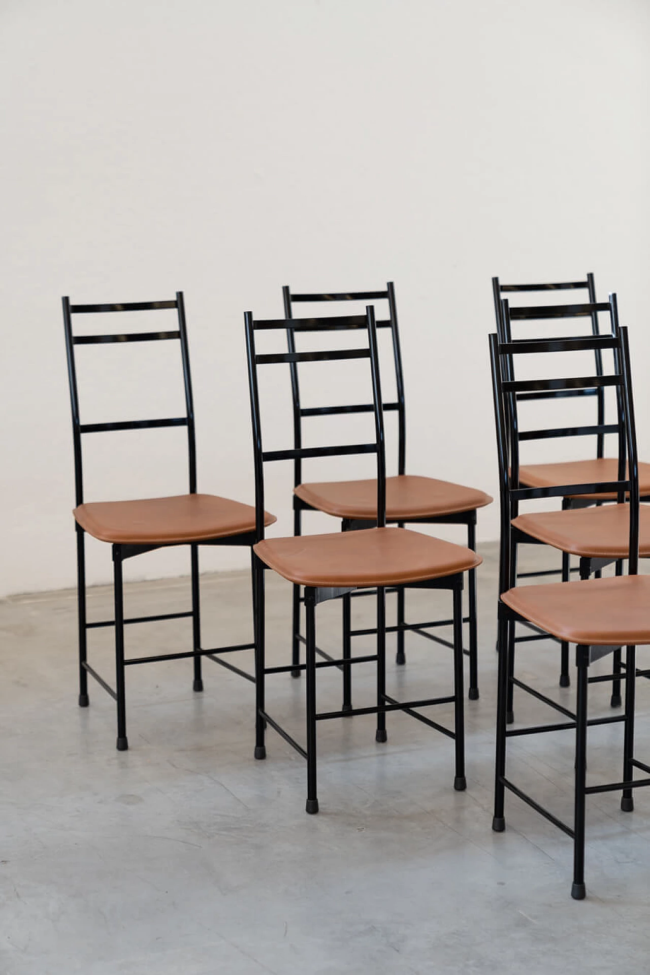 6 Chairs in painted anodised aluminium with leather seat by Ycami, 80s 1386294