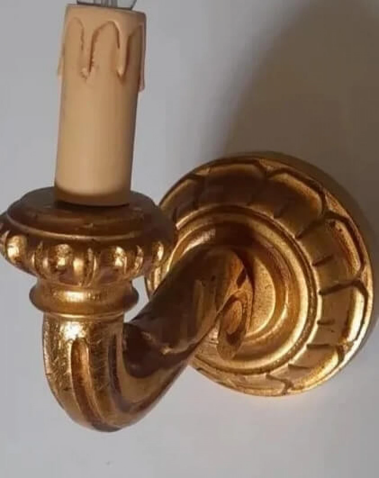 Pair of gilded wood wall lights, 2000s 2