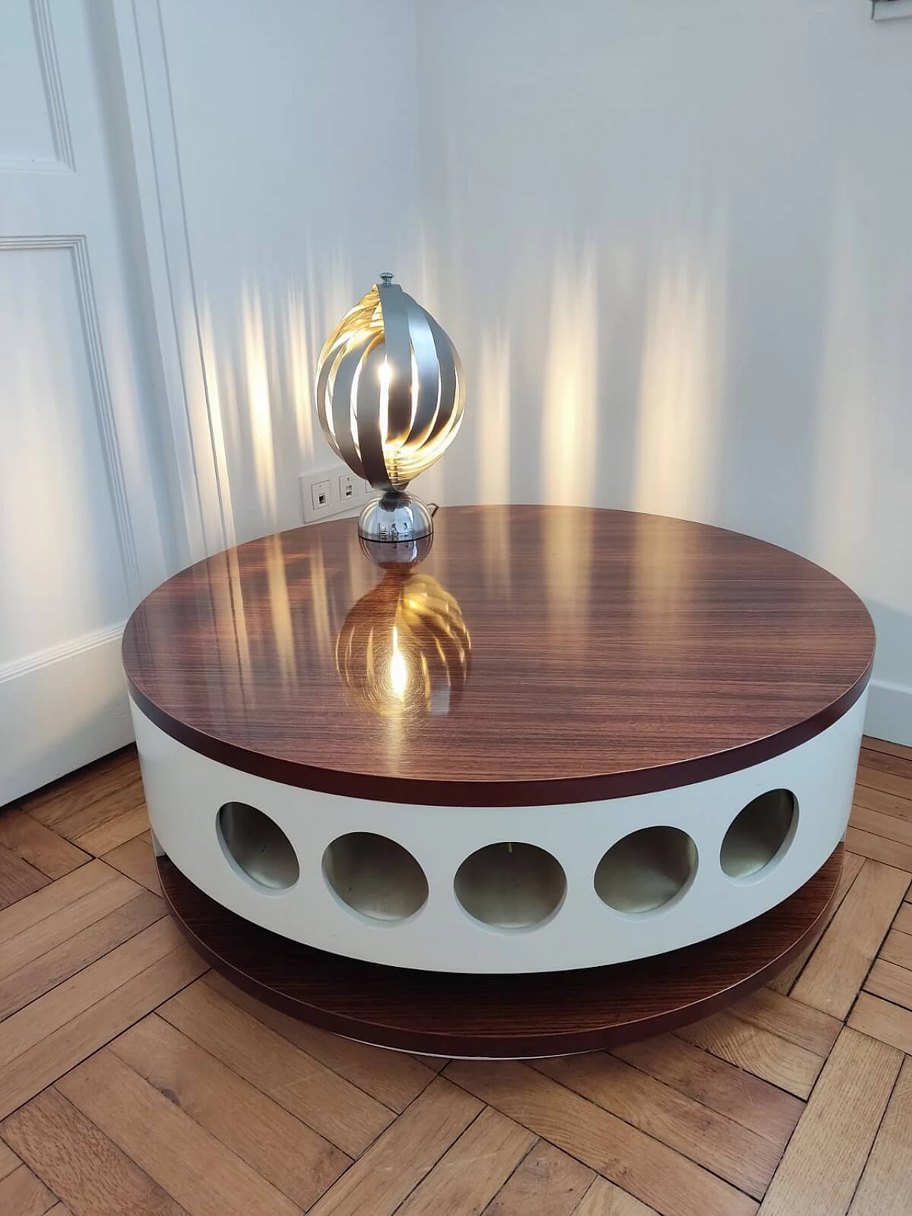 Tavolino in legno laccato con vani per bottiglie, anni '70 7