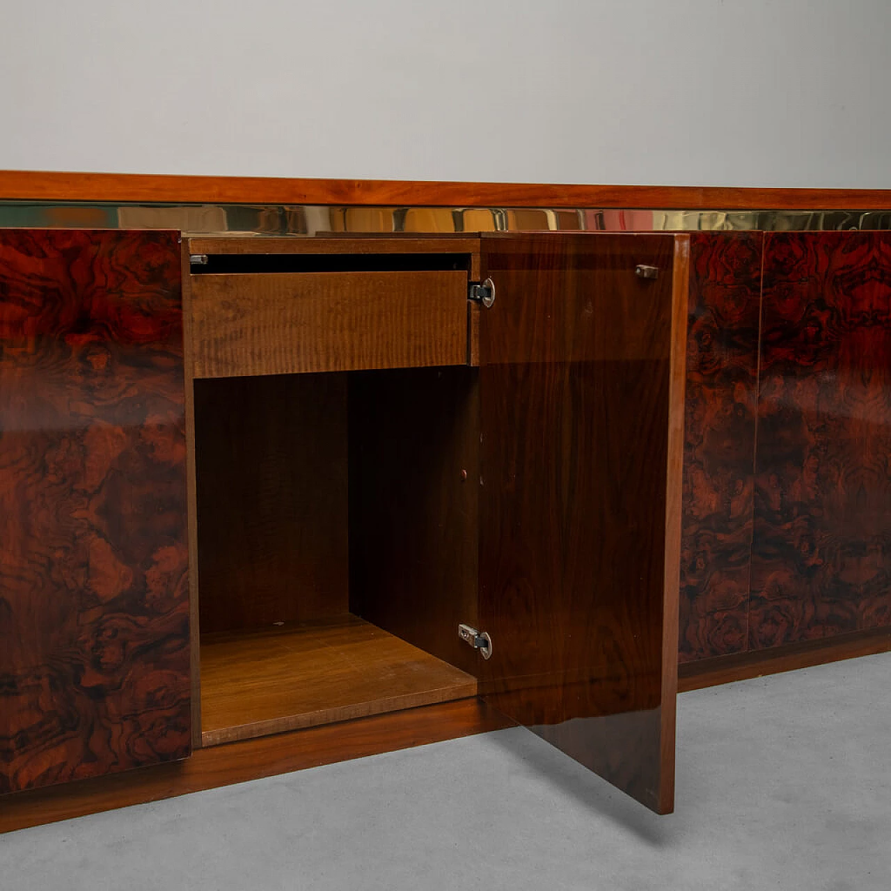 Credenza in radica e metallo dorato di Gianluigi Gorgoni per Turri, anni '70 6